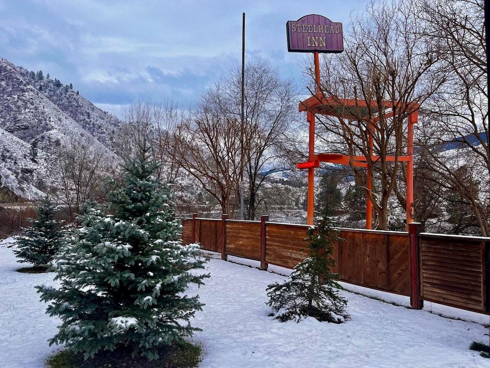 Steelhead Lodge photo 11