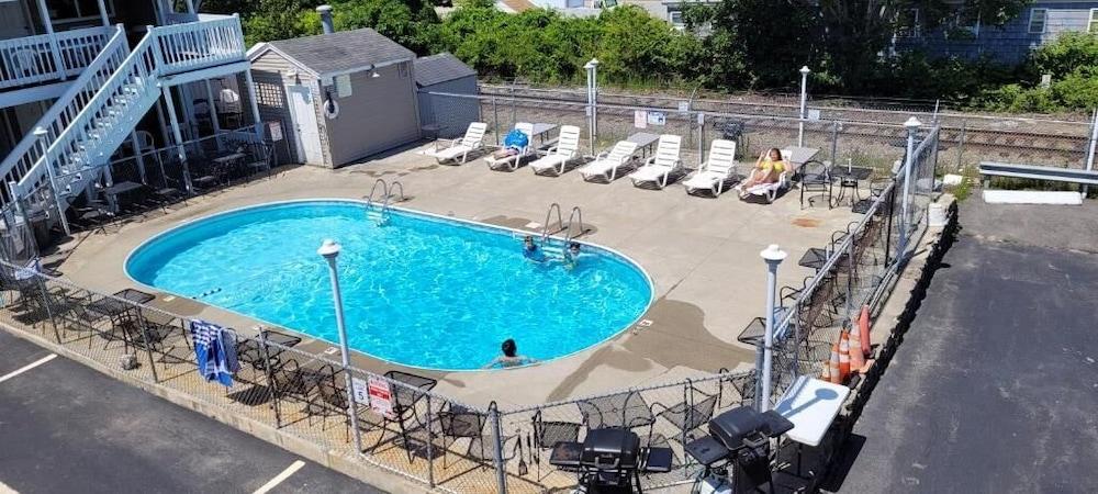 Green Dolphin Motel photo 71