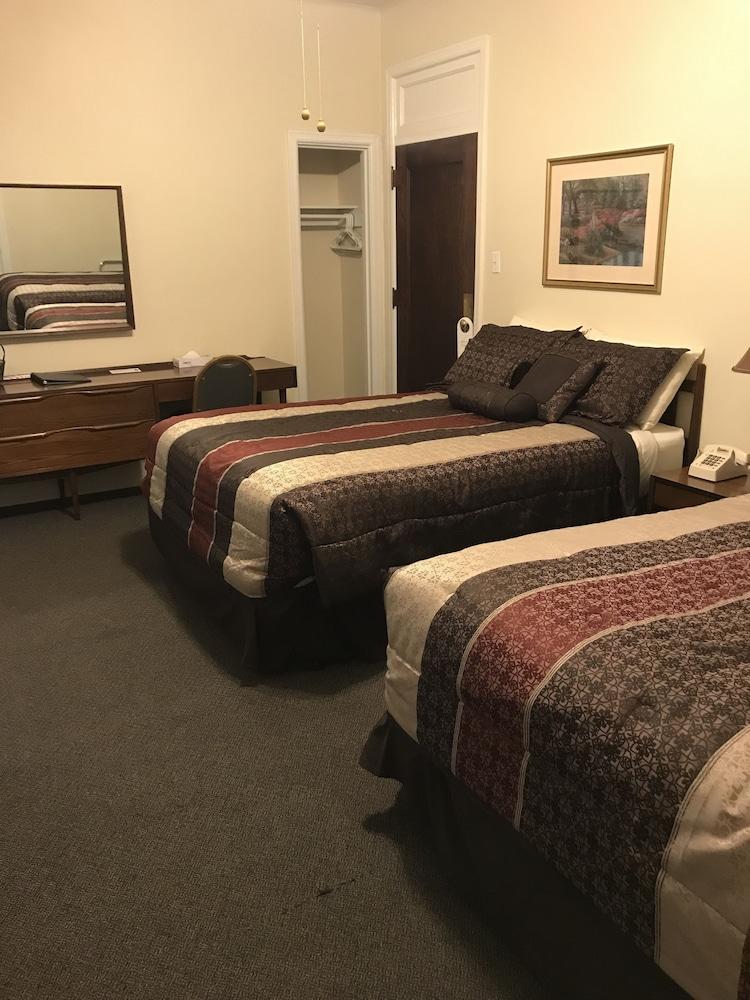 The Mountaineer Hotel photo 7