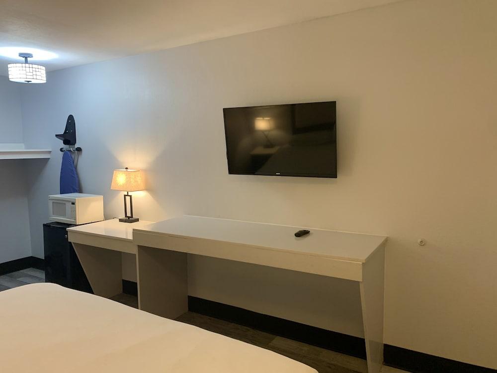 Rodeway Inn Midland South photo 12