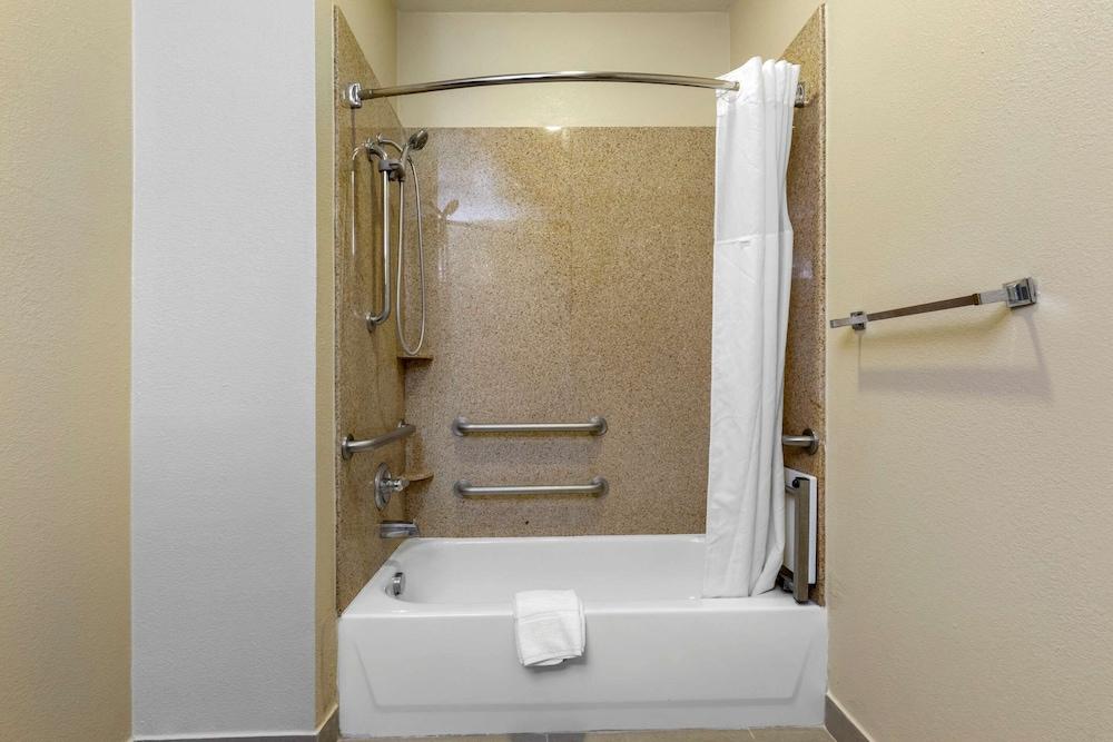 Comfort Suites Copperas Cove photo 36