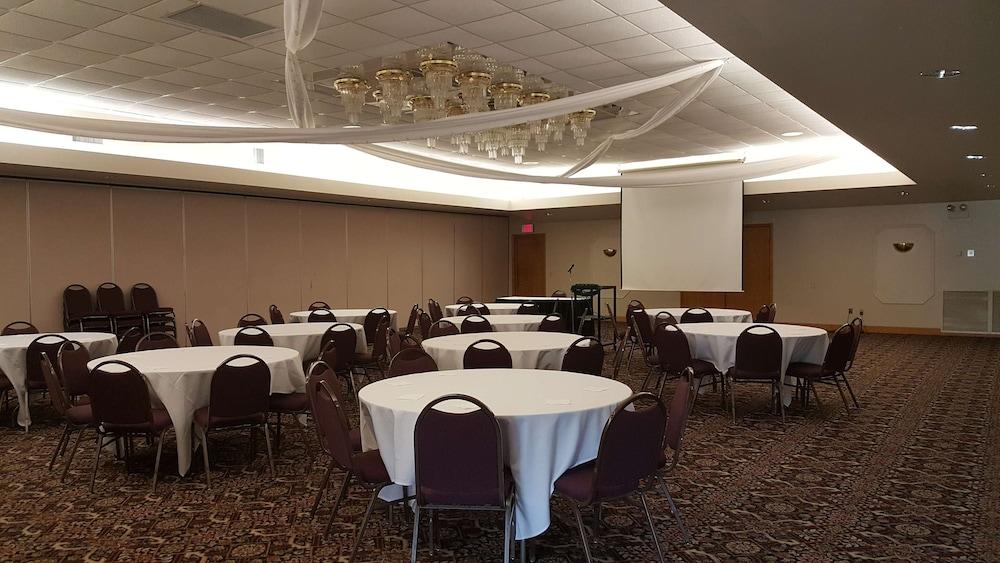 Americas Best Value Inn Chippewa Falls photo 21
