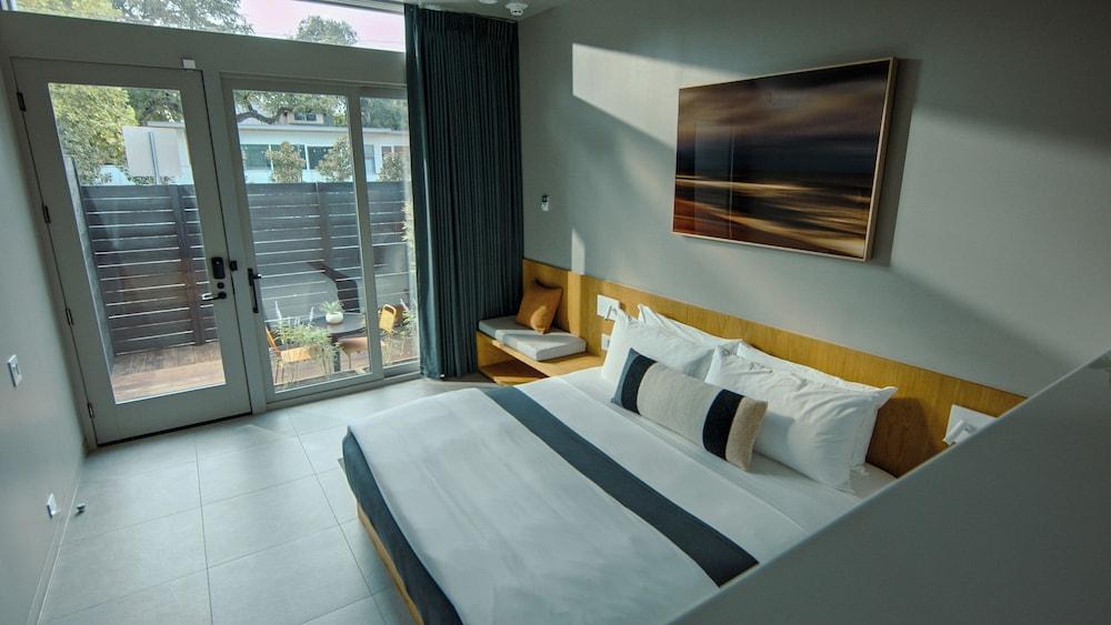 Frame Hotel - SoCo photo 16