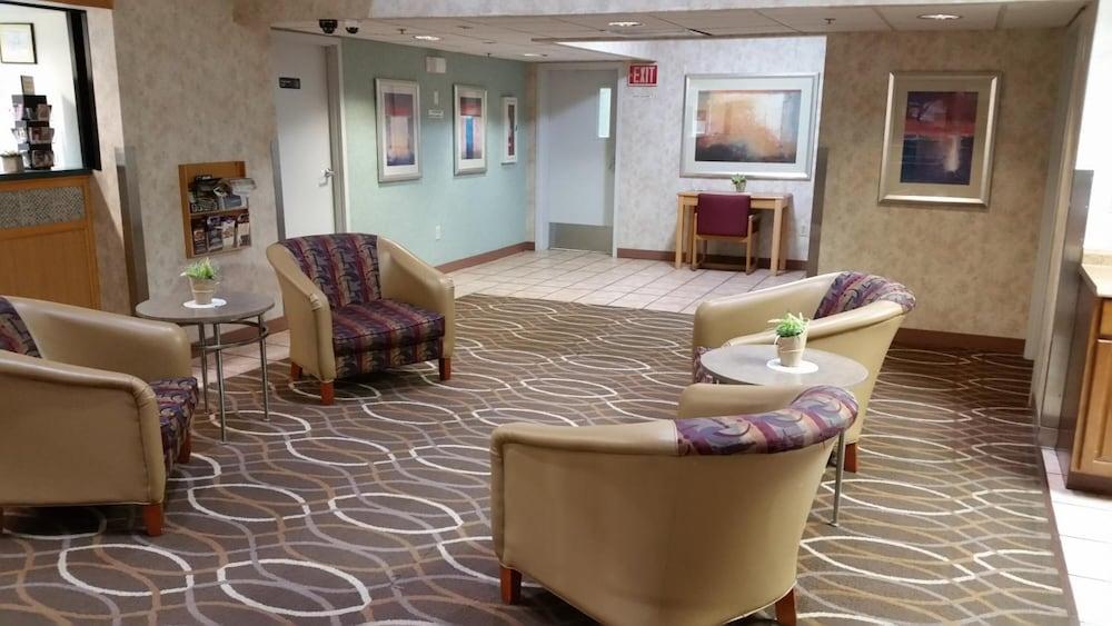 Plano Inn & Suites photo 6