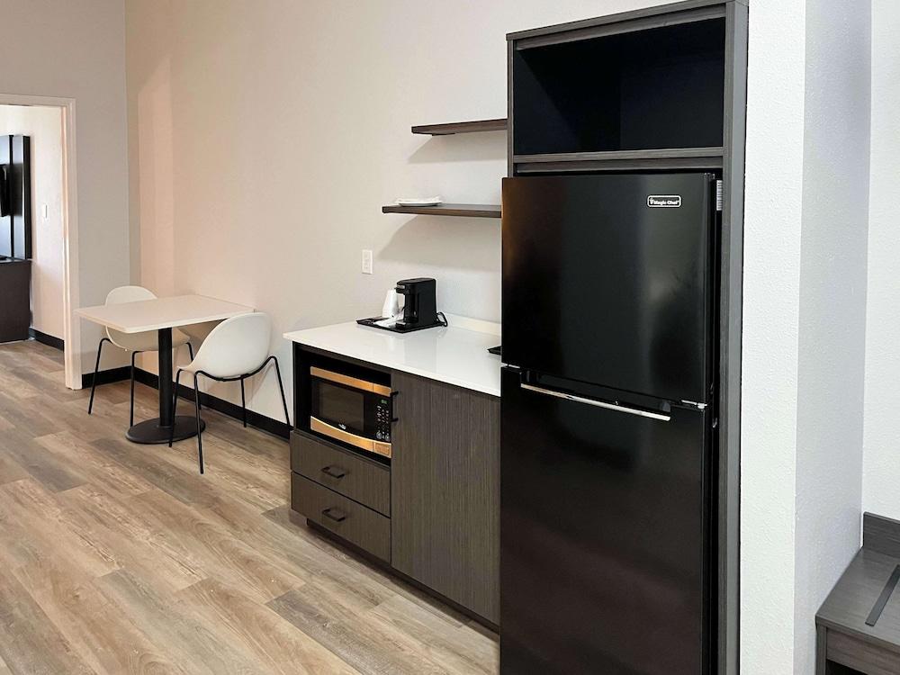 Studio 6 Elkhart, IN- Kitchenette Rooms photo 14