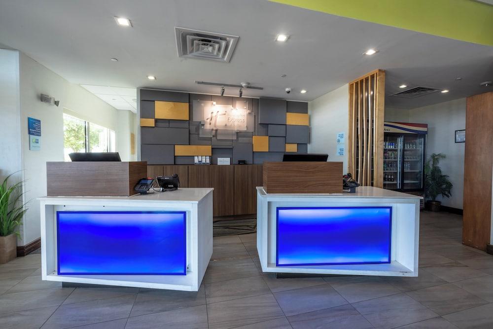 Holiday Inn Express & Suites Dallas Northeast - Arboretum by IHG photo 7