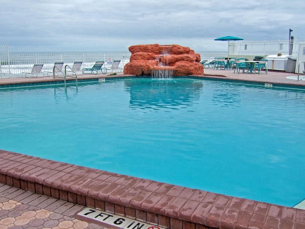 Harbour Beach Oceanfront Resort photo 16