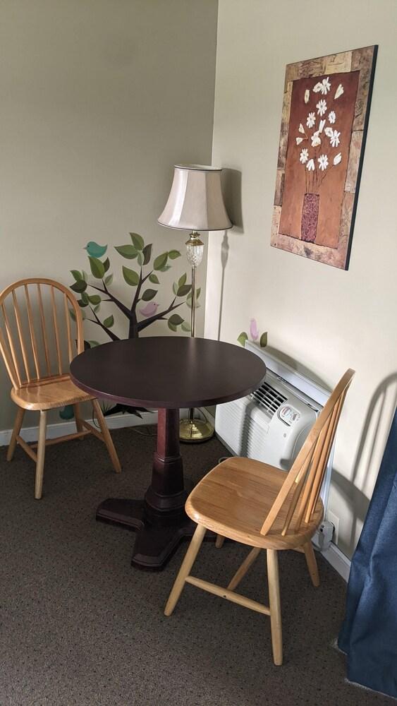 The Meadowlark Inn photo 24