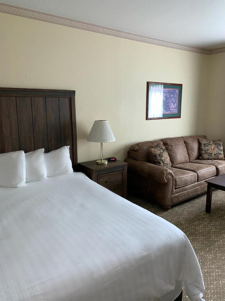 Yellowstone Lodge photo 29