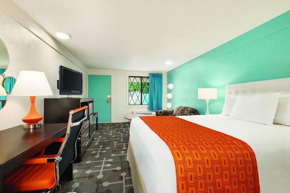 Dover Inn & Suites photo 5