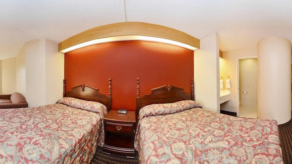 Quality Inn Lees Summit - Kansas City photo 10