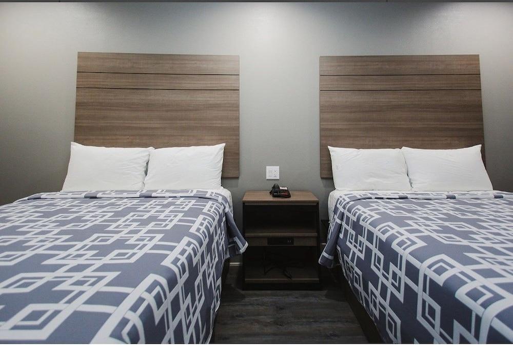 Palace Inn Conroe photo 5