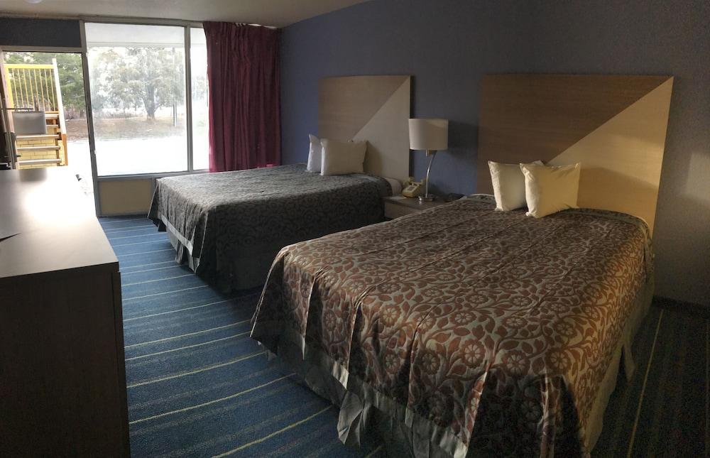 Days Inn by Wyndham Salem, Illinois photo 4