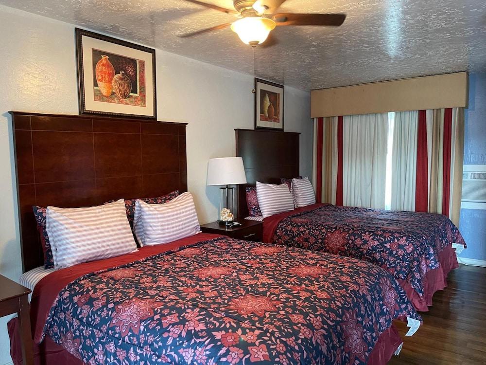 Delux Inn Clearwater photo 31