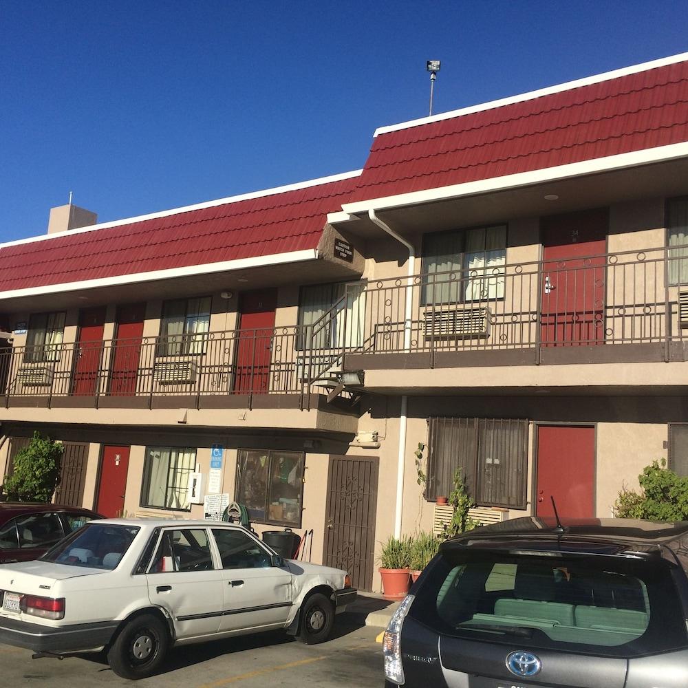 Crown Lodge Motel Oakland photo 1
