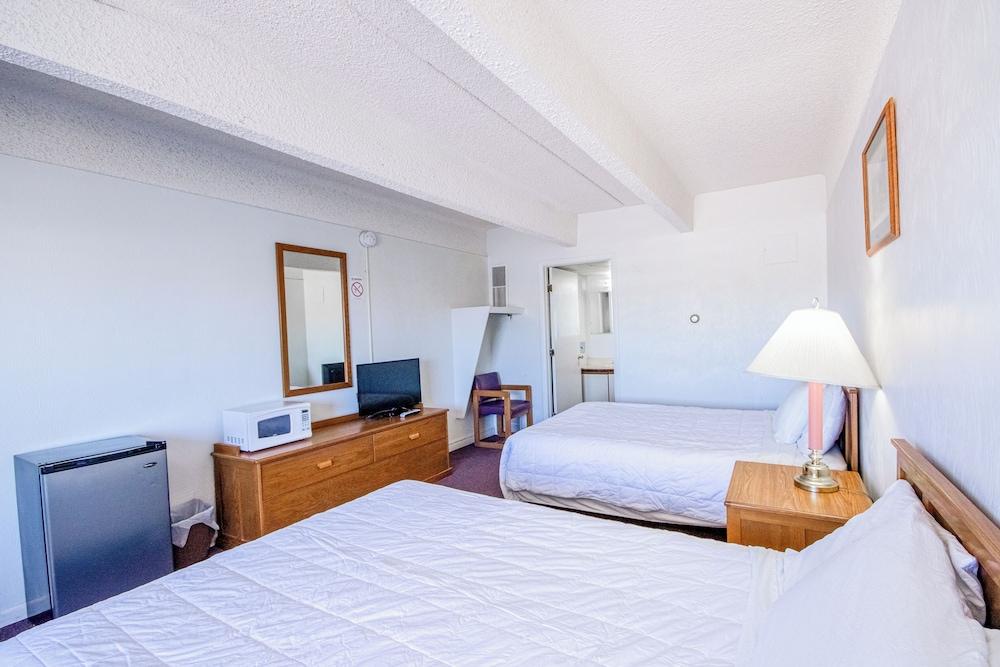 OYO Crossroads Inn photo 37