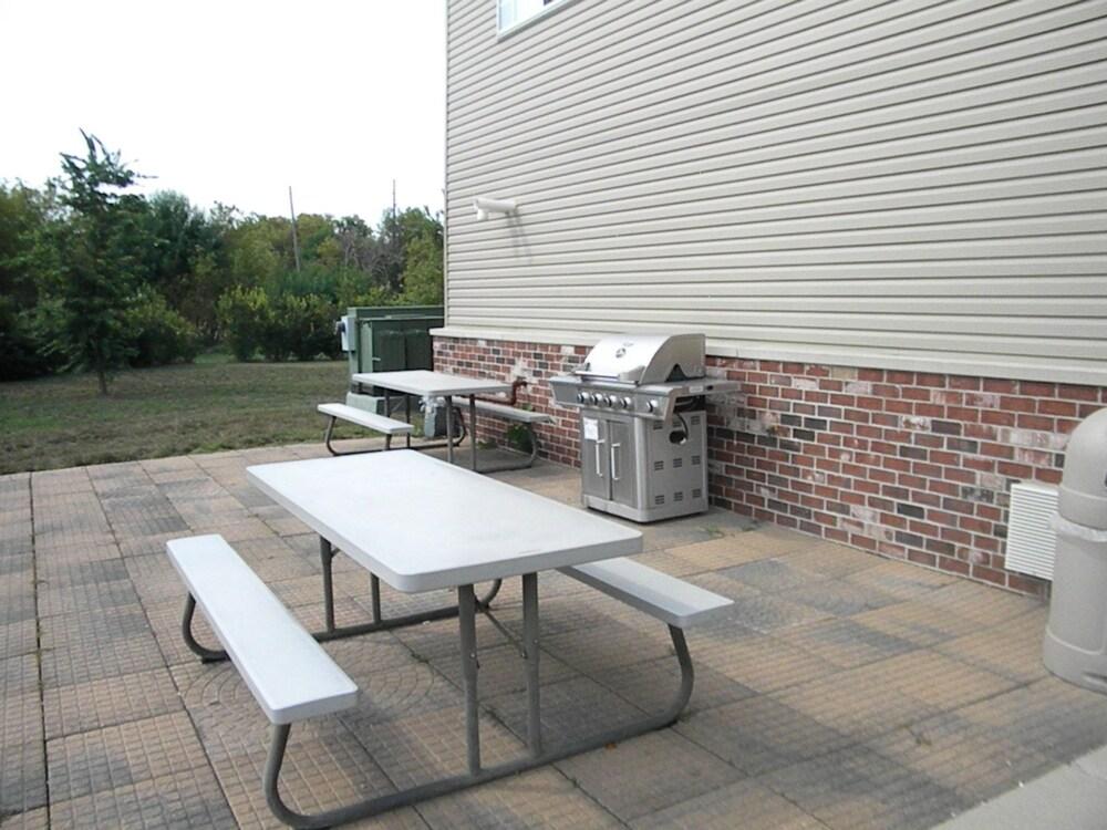 Pocahontas Inn & Suites photo 7