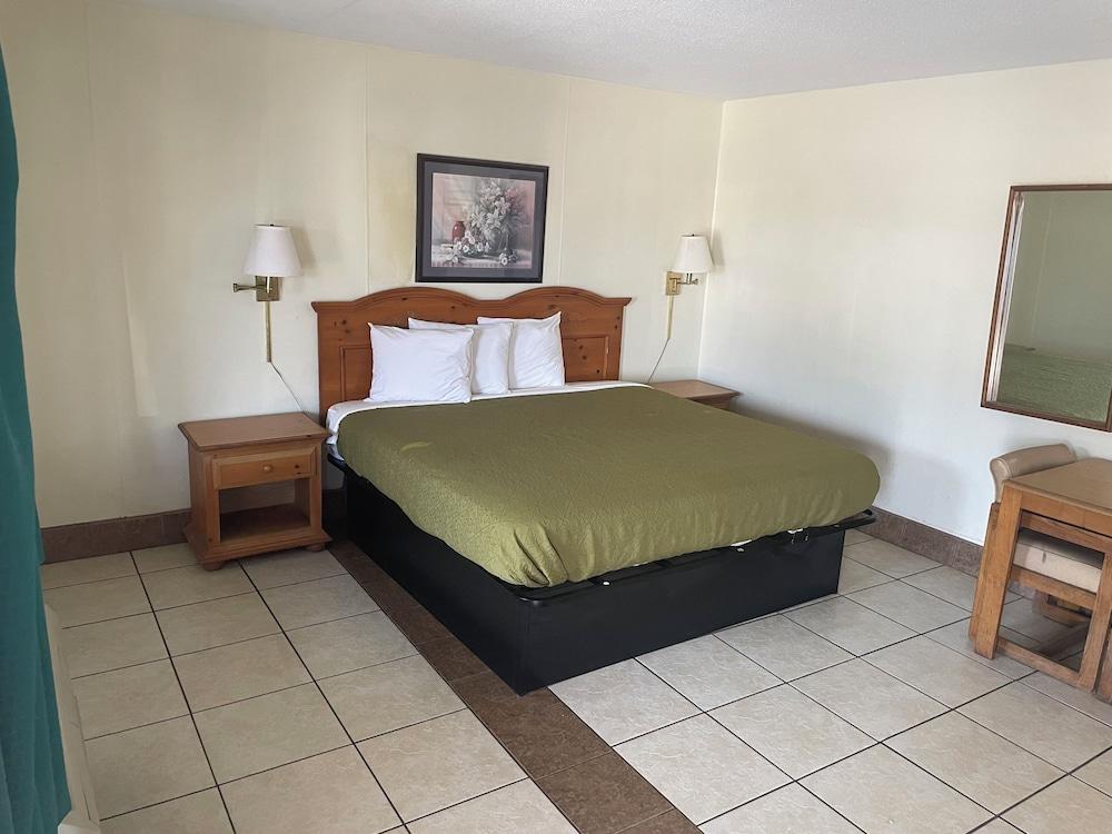 Holiday Motel photo 5