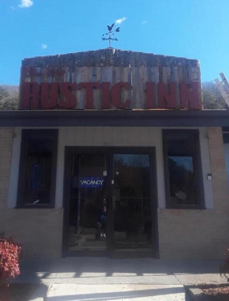 Blue Ridge Rustic Inn photo 11
