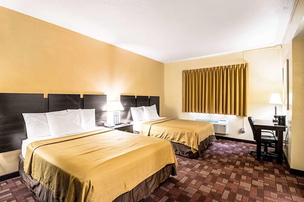 Econo Lodge Watertown photo 32