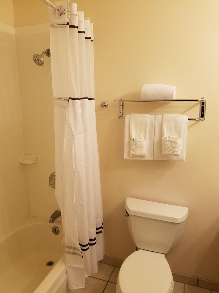 Baymont by Wyndham Limon photo 64