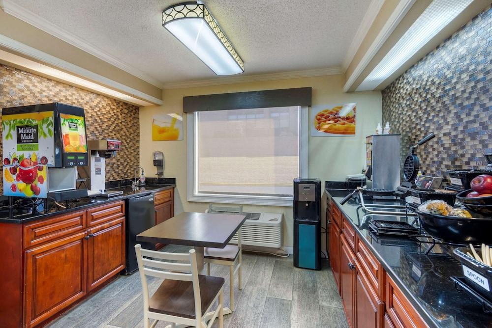 Quality Inn Ashburn photo 32