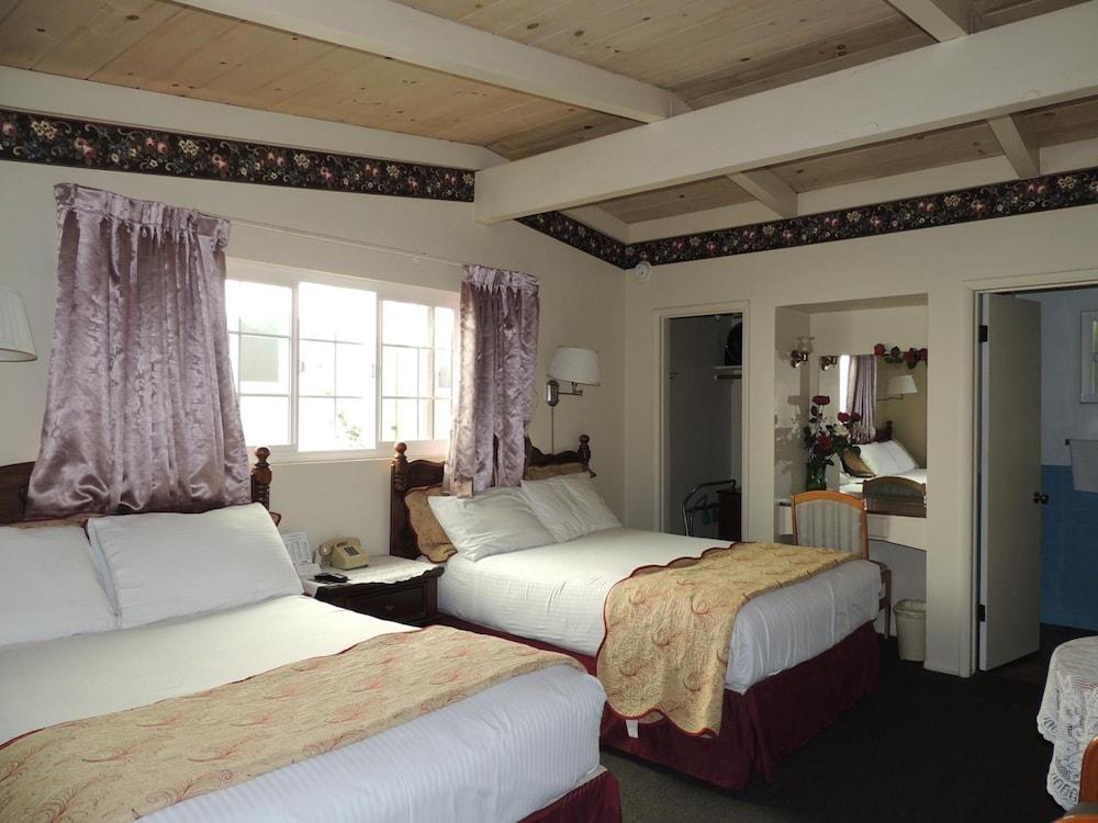 Sundown Inn photo 37