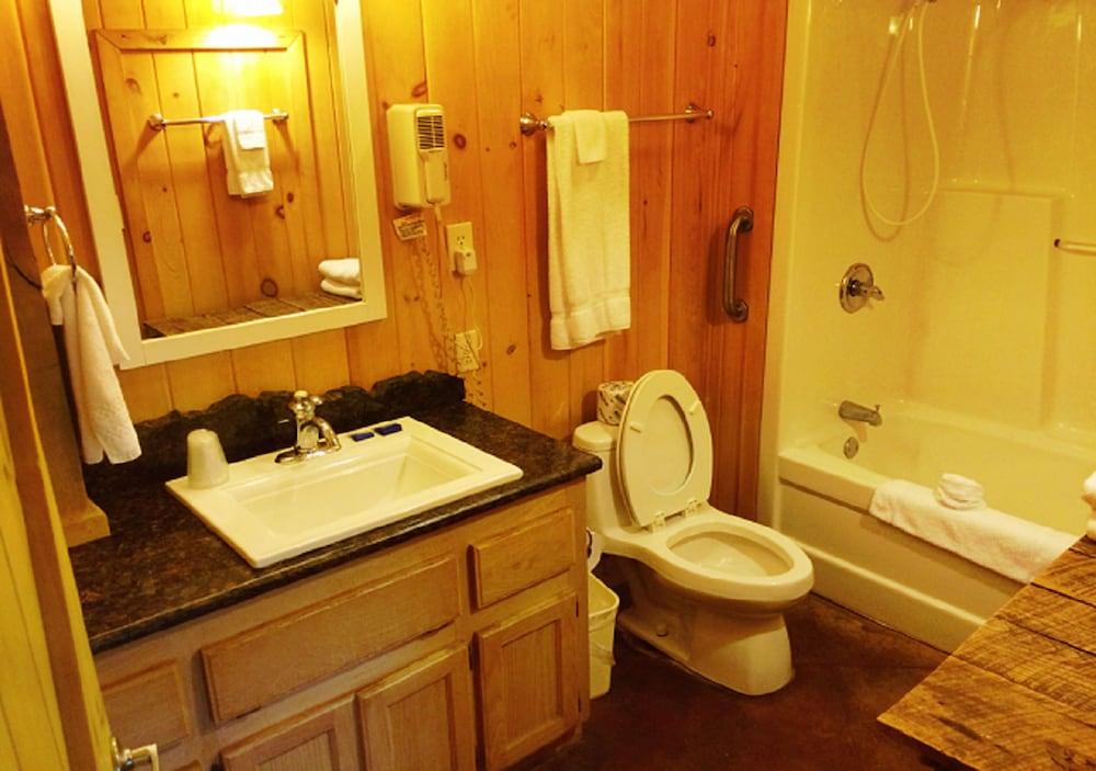 The Smokehouse Lodge and Cabins photo 9