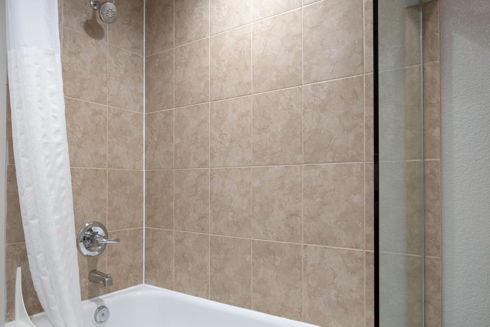 Prodigy Hotel, a Days Inn by Wyndham photo 13