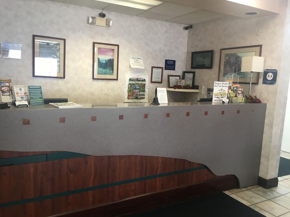 Mountain Inn & Suites photo 4