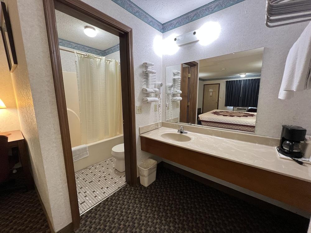 Americas Inn photo 61