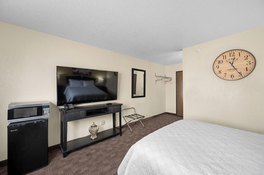 StayInn - Grand Forks photo 35