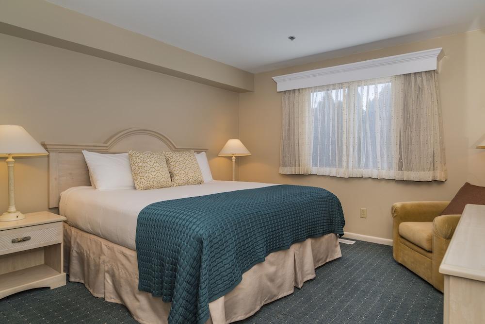 Water's Edge Resort & Spa photo 4