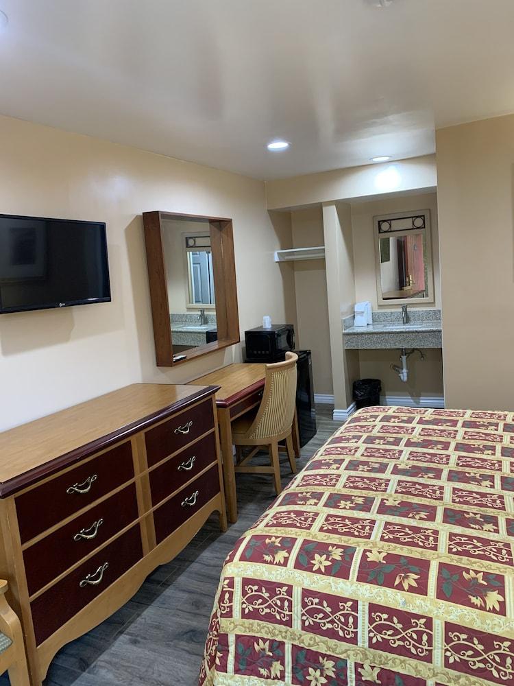 Budget Inn San Gabriel photo 32
