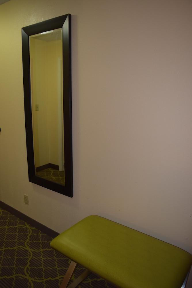 American Inn & Suites West Memphis I-40/I-55 photo 11