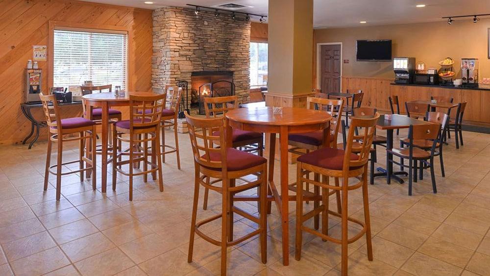 Wildwood Inn photo 44