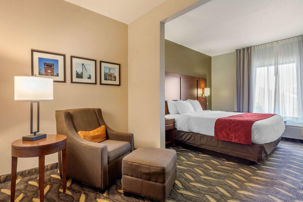 Comfort Suites Rolla photo 6