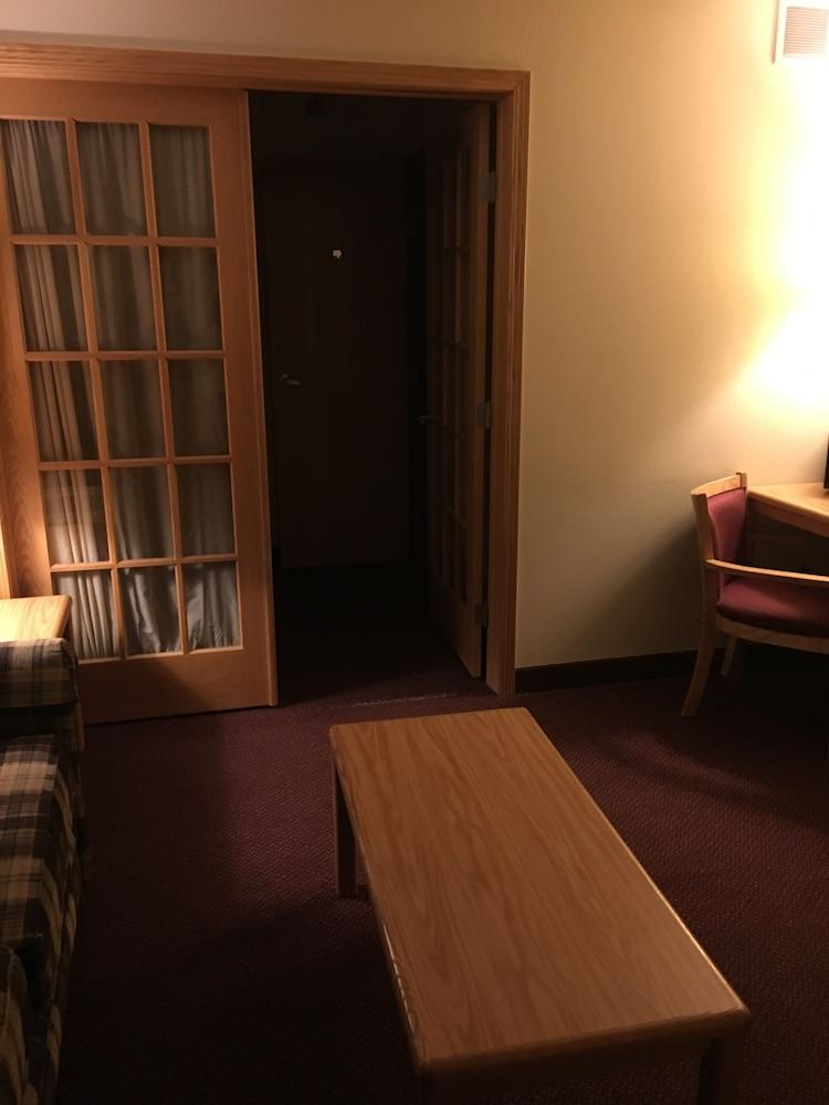 Moose Lake Lodge & Suites photo 16