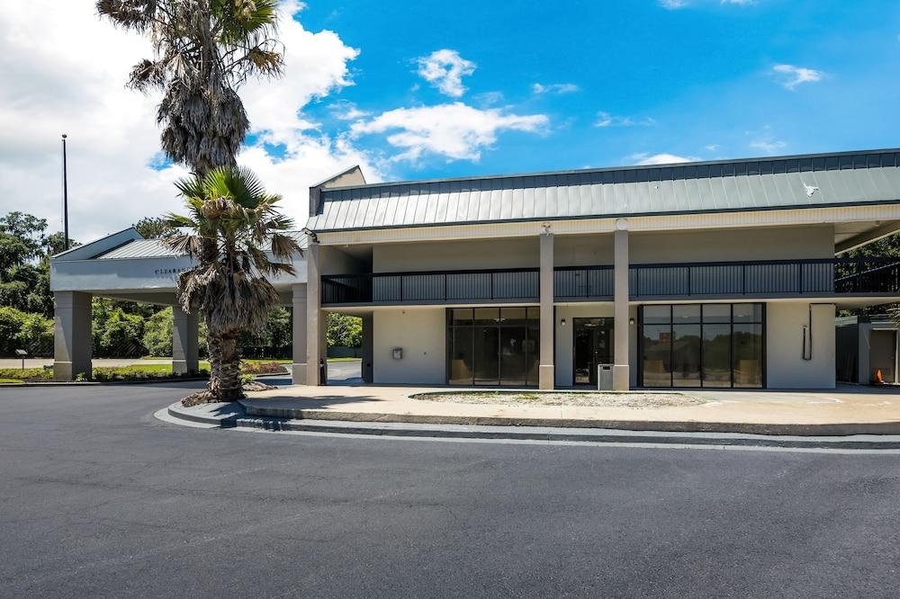 Suburban Studios Hinesville - Fort Stewart Area photo 8