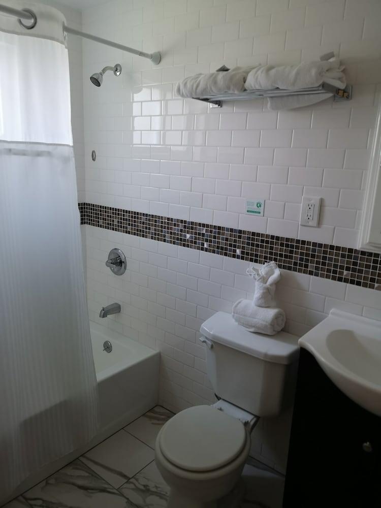 Baywatch Hotel & Marina photo 25