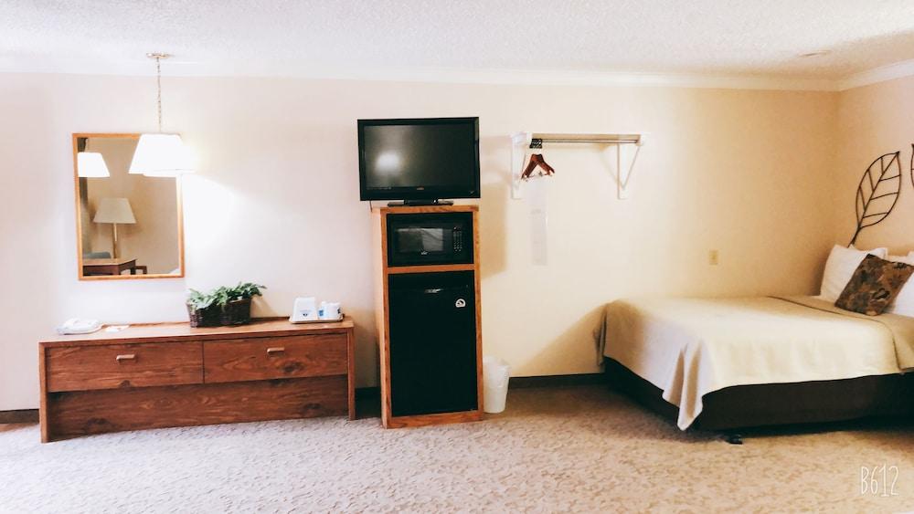 Covered Wagon Motel photo 14