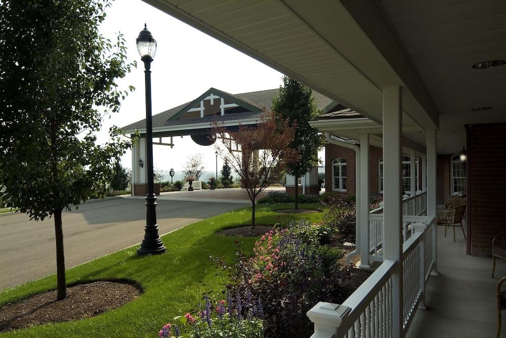 Carlisle Inn Sugarcreek photo 1