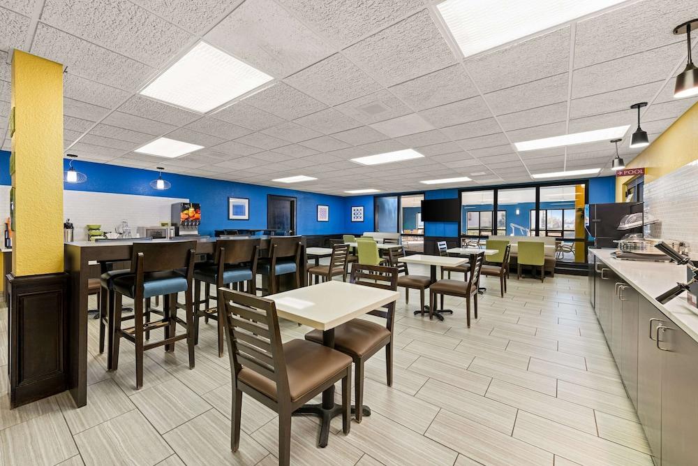 Quality Inn Warrensburg photo 32