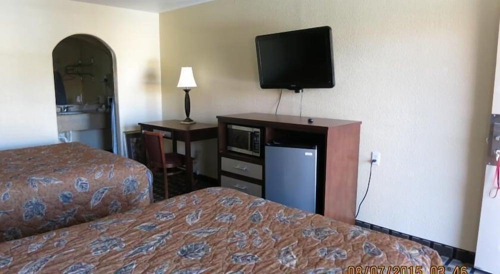 Taylor village inn and suites photo 13