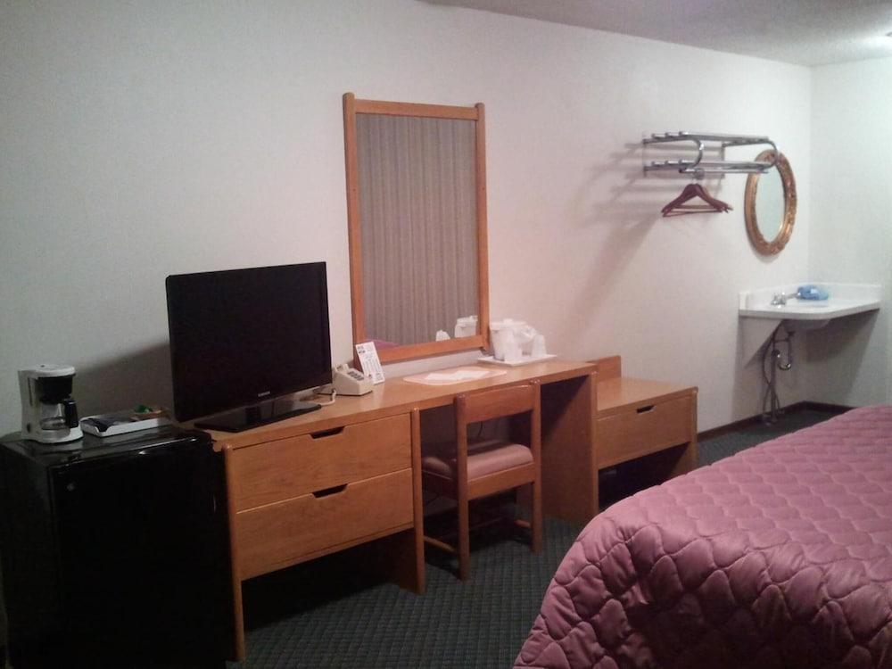 Red Carpet Motel photo 37