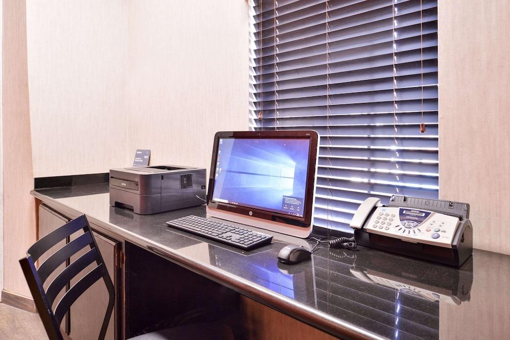Quality Inn & Suites Beaumont photo 42