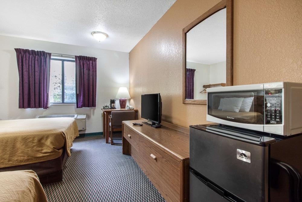 Econo Lodge Oacoma - Chamberlain West photo 57