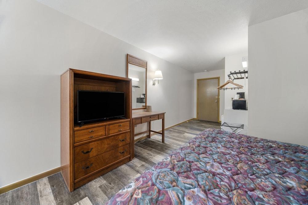 Executive Inn Cass City photo 20