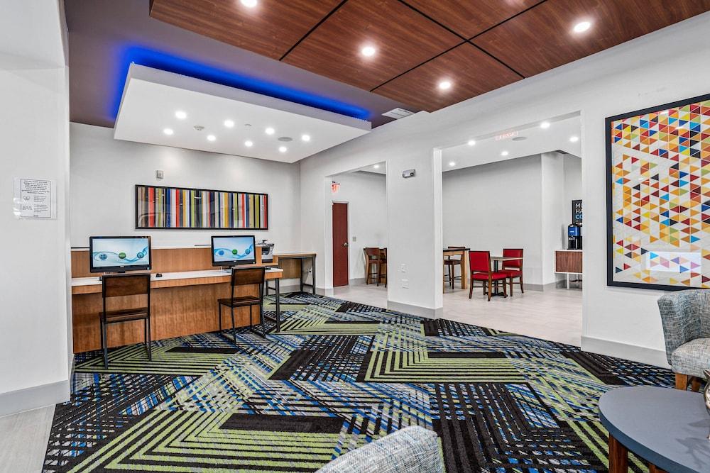 Holiday Inn Express Suites Van Buren-Ft Smith Area by IHG photo 12