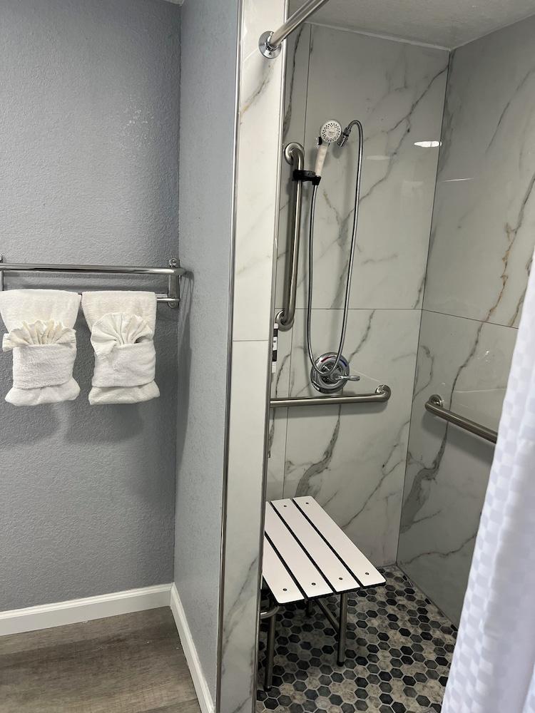 Sea Garden Inn photo 17
